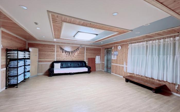 Cheongdo dolgorae poolhouse pension