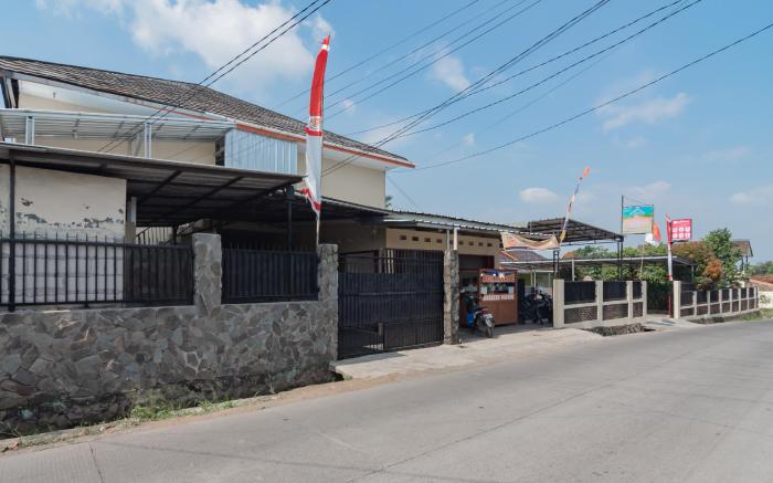 RedDoorz Syariah near Tugu Pandanwangi Cianjur