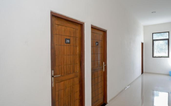 RedDoorz @ Kratonan Solo