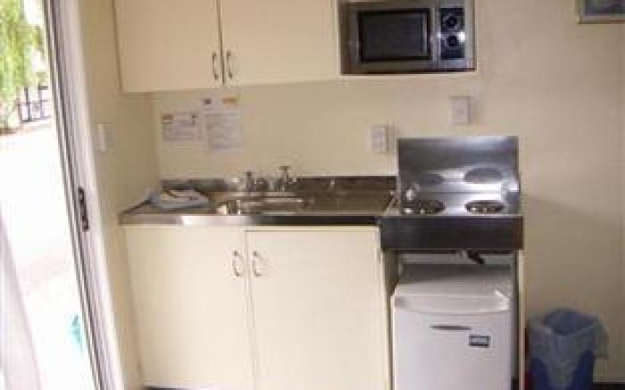 Camellia Court Family Motel