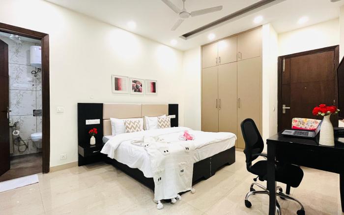 BluO 2BHK @ DLF CyberCity - Balcony, Lift, Parking