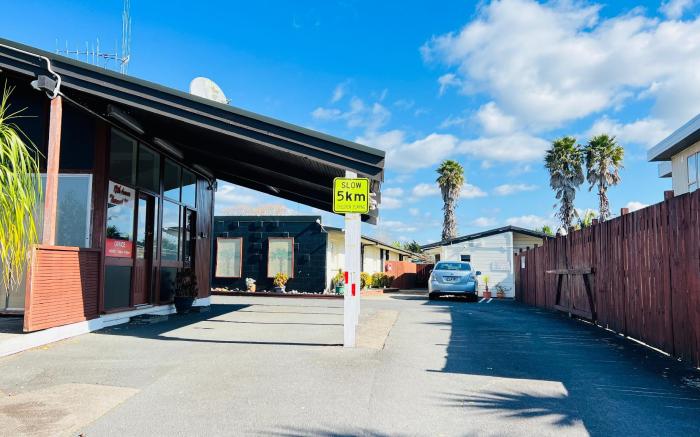 18th Avenue Thermal Motel