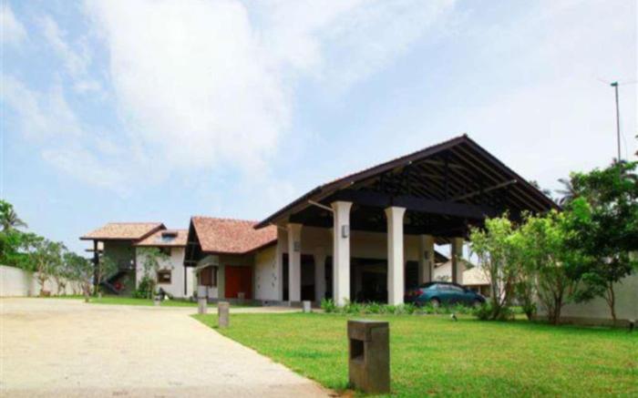 Kamili Beach Villa