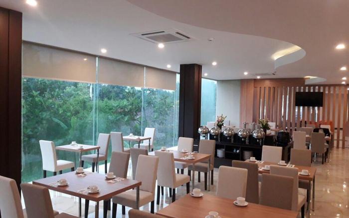 Front One Hotel Airport Solo