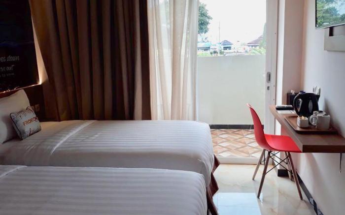 Front One Hotel Airport Solo