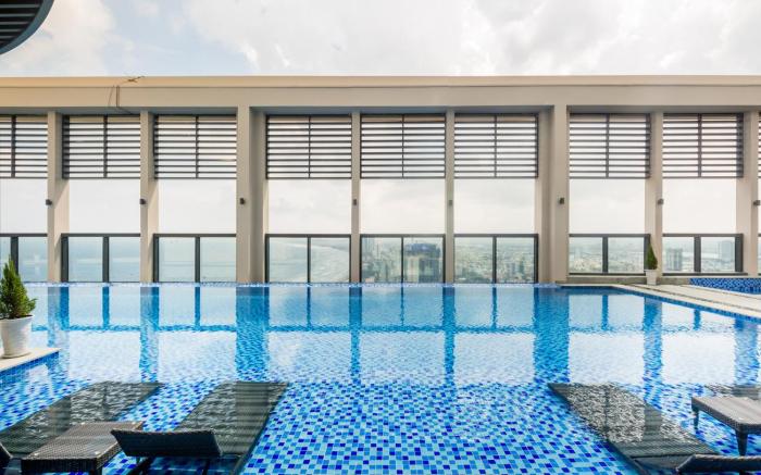 Beachfront Luxury Apartment - Rooftop pool - Da Nang