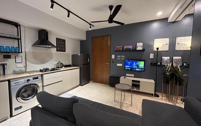 London Studio Apartment @Hiranandani Thane