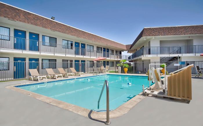 Motel 6 Palmdale, CA
