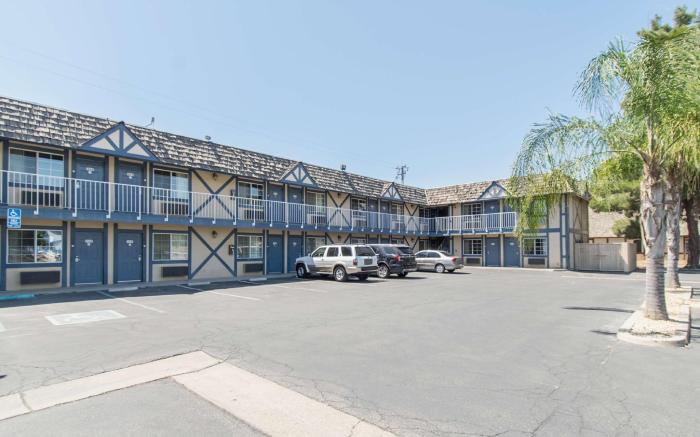 Motel 6 Kingsburg, CA