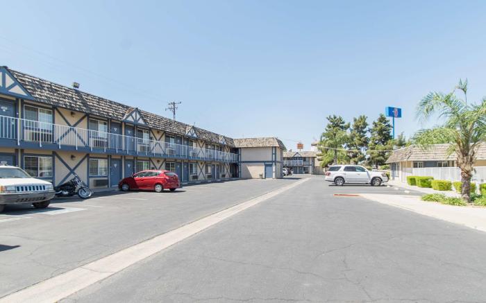 Motel 6 Kingsburg, CA