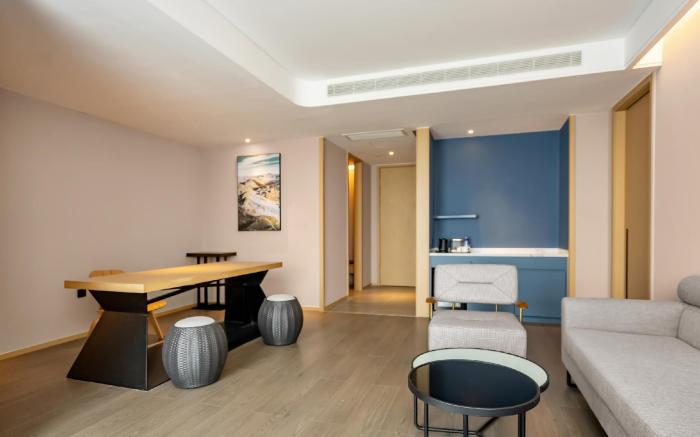 Atour S Hotel Xining Haihu New District Guotou Square