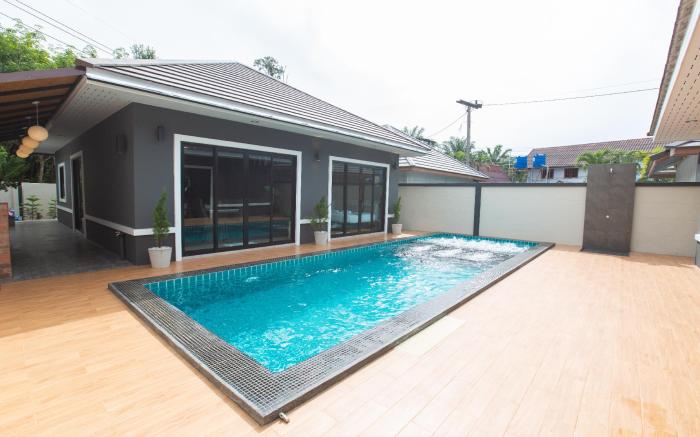 Don Teak Pool Villa Aonang 