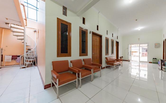 Urbanview Hotel Sunday Cirebon by RedDoorz