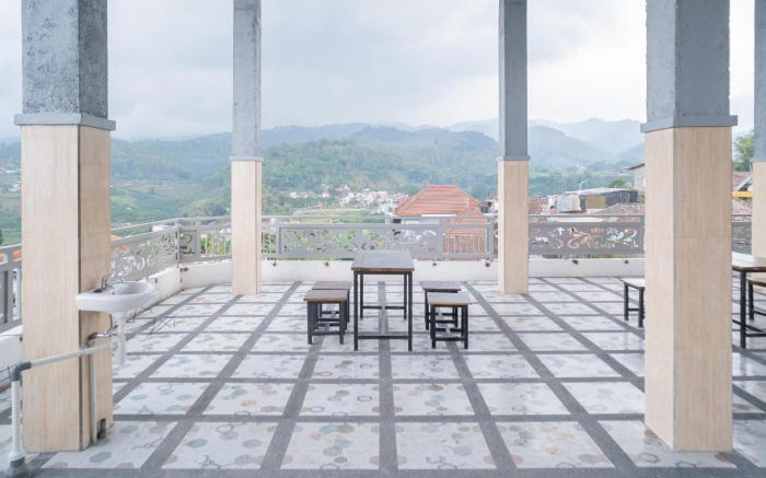 Urbanview Hotel Sky Batu Malang by RedDoorz