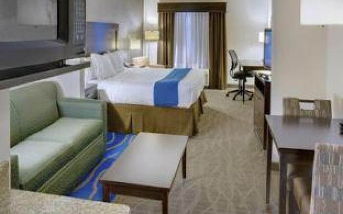 Holiday Inn Express & Suites Overland Park By IHG