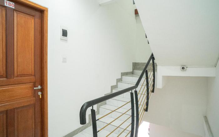 RedDoorz near Stasiun Senen