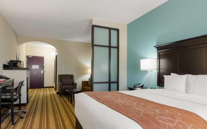 Comfort Suites Topeka Northwest