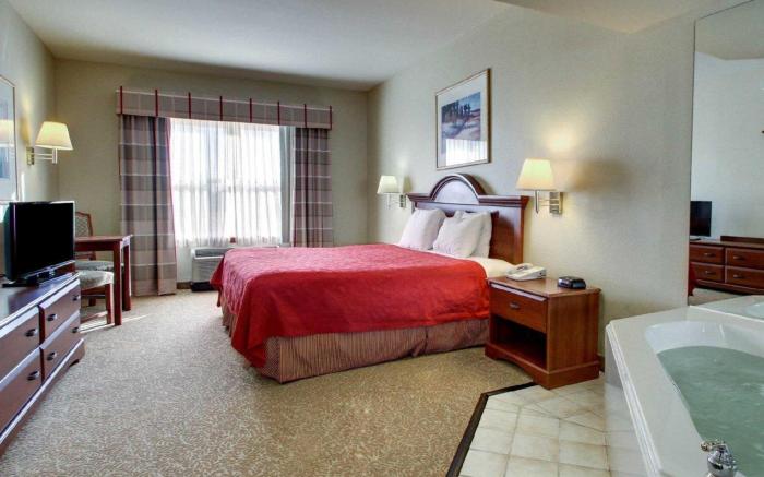 Econo Lodge Inn & Suites