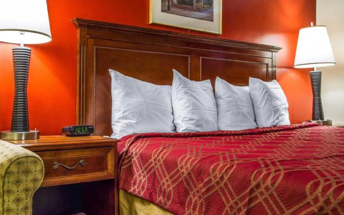 Rodeway Inn & Suites Brunswick near Hwy 1