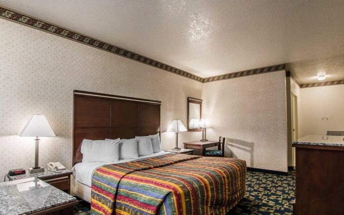 Motel 6 Oceanside, CA – Marina / Camp Pendleton