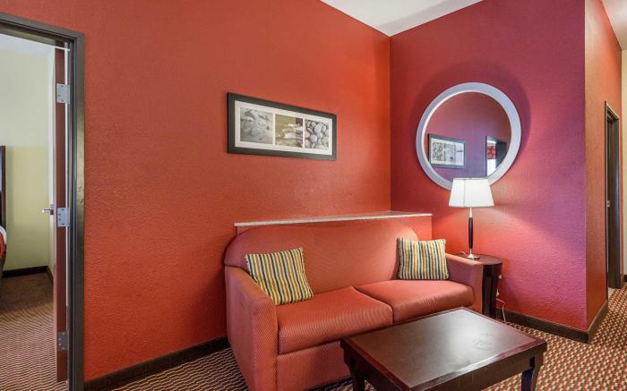 Comfort Suites