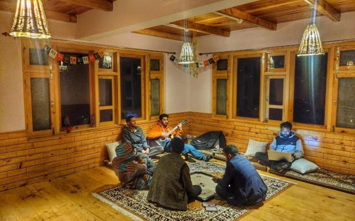Rustling Pines Cottage Entire Himachal Villa