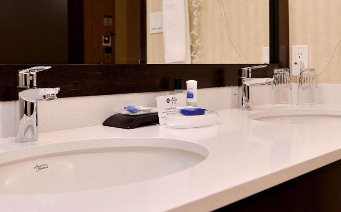 Best Western Plus Emerald Isle Hotel