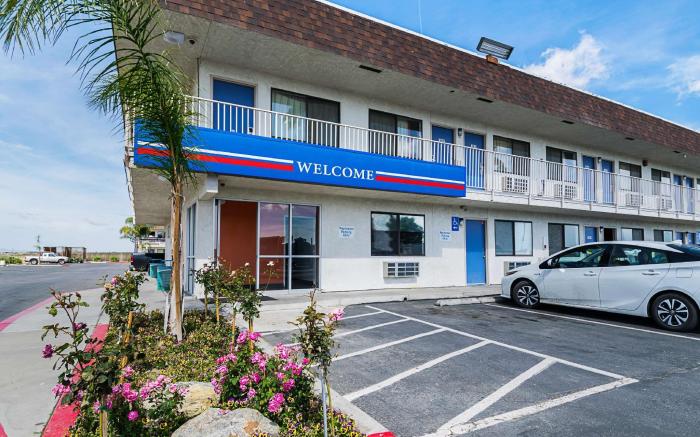 Motel 6 Lost Hills, CA