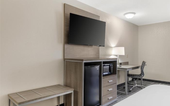 Best Western Commerce Inn