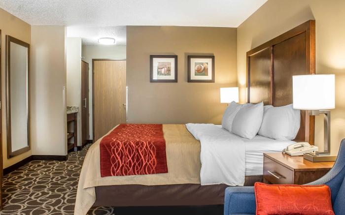 Comfort Inn Dyersville Near Field of Dreams