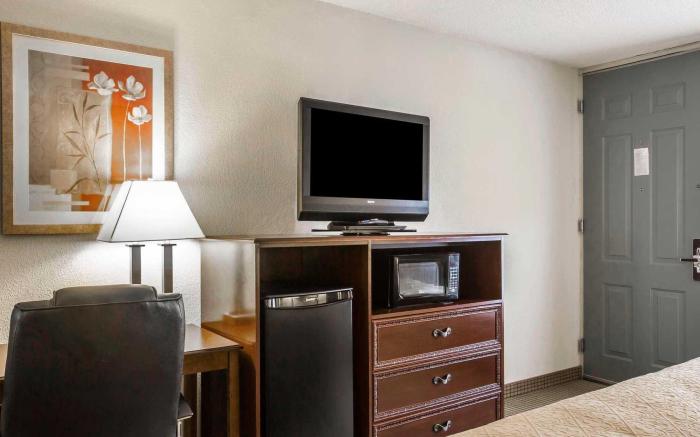 Quality Inn & Suites near Lake Eufaula