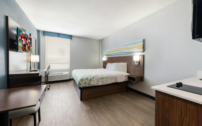 HomeTowne Studios Newport News – Hampton West