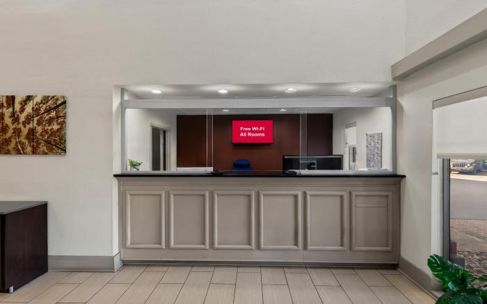 Red Roof PLUS+ & Suites Atlanta Airport South