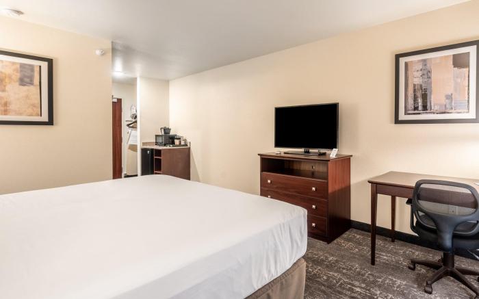 Cobblestone Hotel and Suites - Newport
