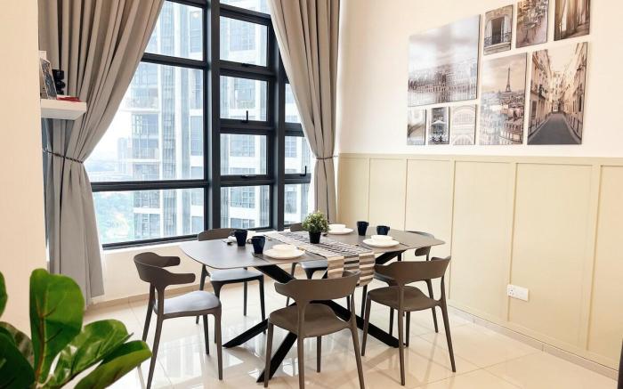 Ekocheras Premier Suite: Comfy & Poolside by Moka