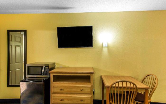 Econo Lodge Nashville near Percy Priest Lake