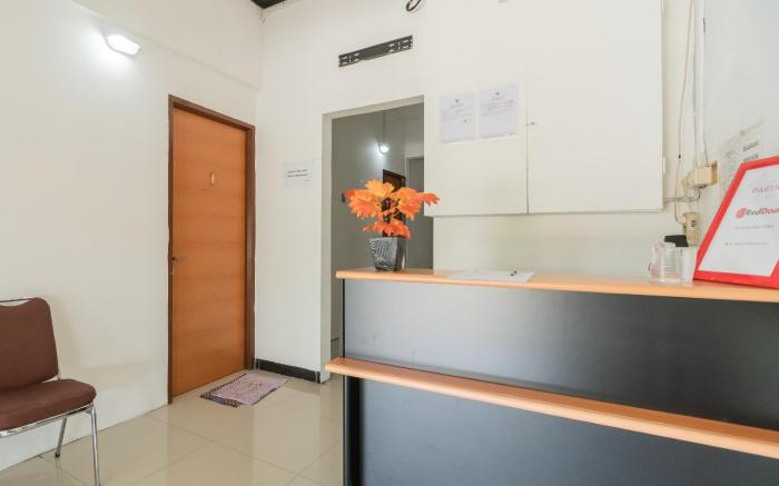 RedDoorz near Terminal Bubulak Bogor