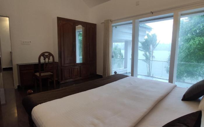 Riverview 6 bedroom Villa with infinity pool
