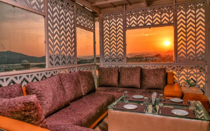 Royal Rafahiya - A Rooftop Lake View Hotel near Lake Pichola 