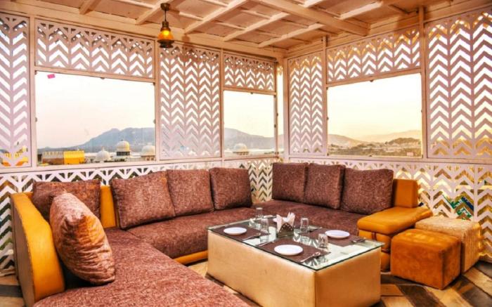 Royal Rafahiya - A Rooftop Lake View Hotel near Lake Pichola 