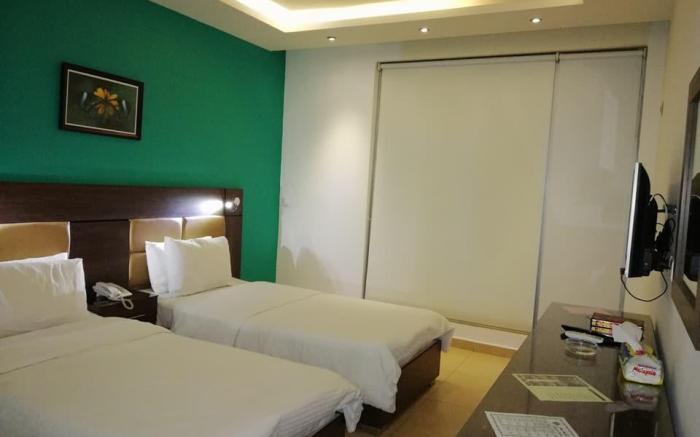 7 Days Hotel