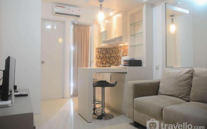 Comfort Living 2BR Room @ Bassura City By Travelio
