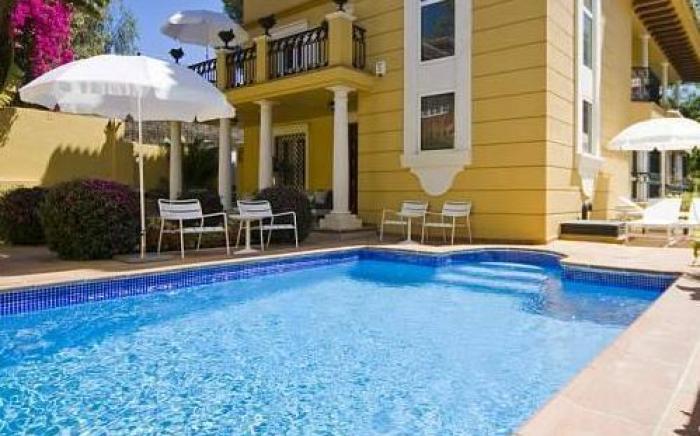 BYPILLOW Villa Lorena Adults Recommended