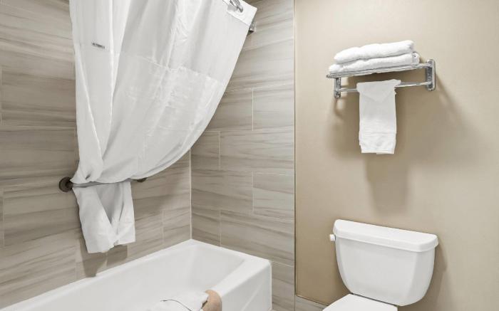 Days Inn by Wyndham Fontana / Rialto