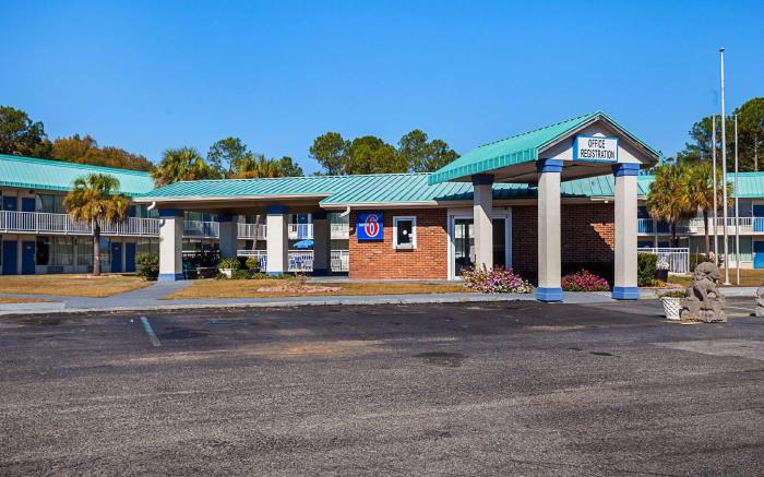 Motel 6 Tifton, GA