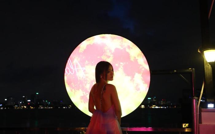 Full moon Terrace