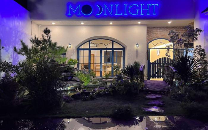MOONLIGHT HOMESTAY & HOTEL