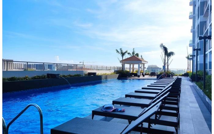 Condo near MOA, 1BR with balcony, Manila Bay View