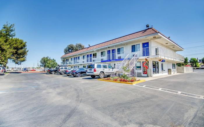 Motel 6 Stockton, CA - Charter Way West