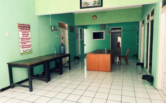 Guest House Hj Muriyah Syariah Slawi Mitra RedDoorz